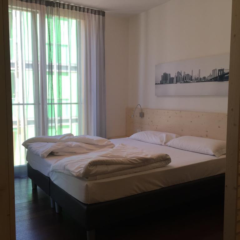 Komodo Short Stay Apartments Тренто Екстериор снимка